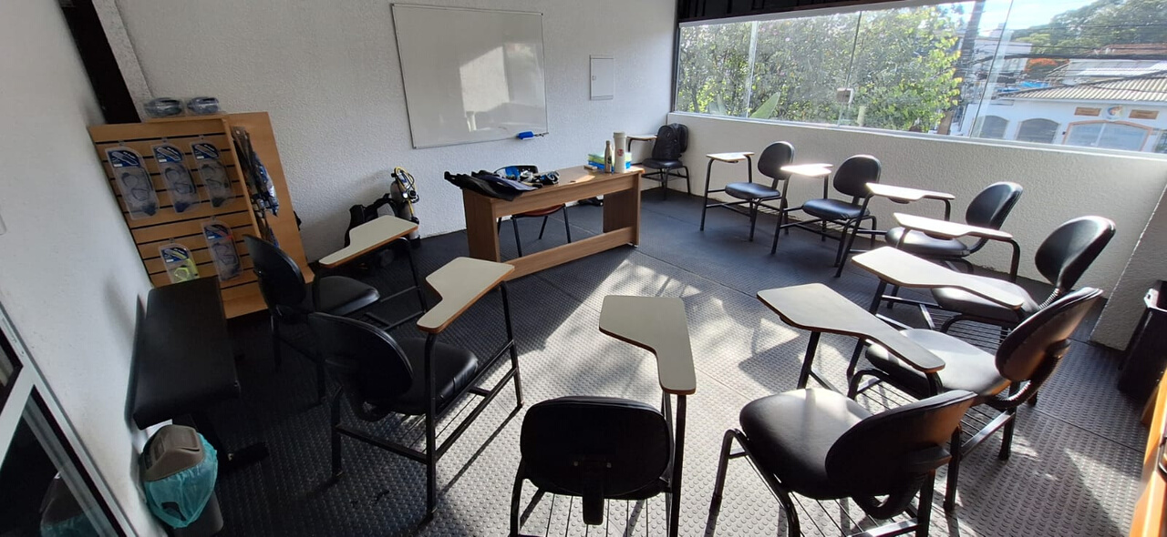 AULA DE MERGULHO